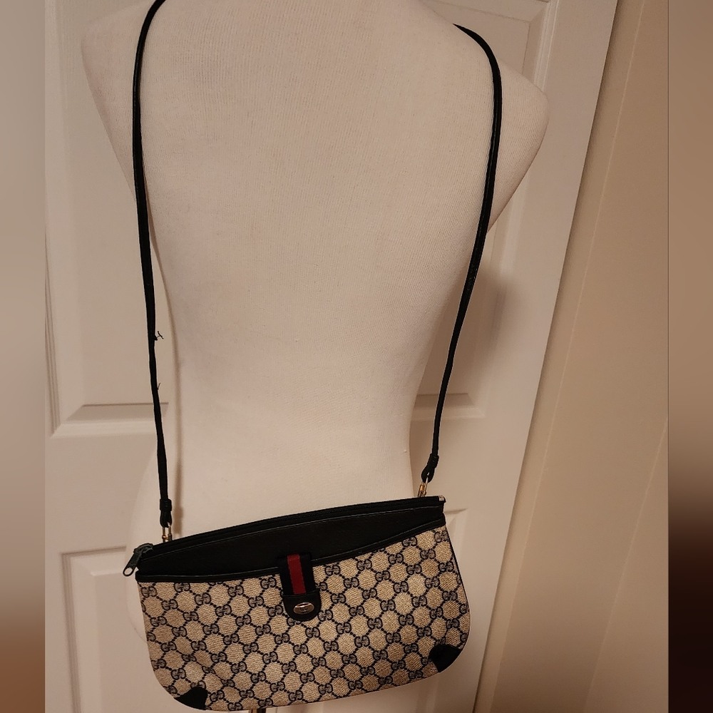 GUCCI signature crossbody handbag